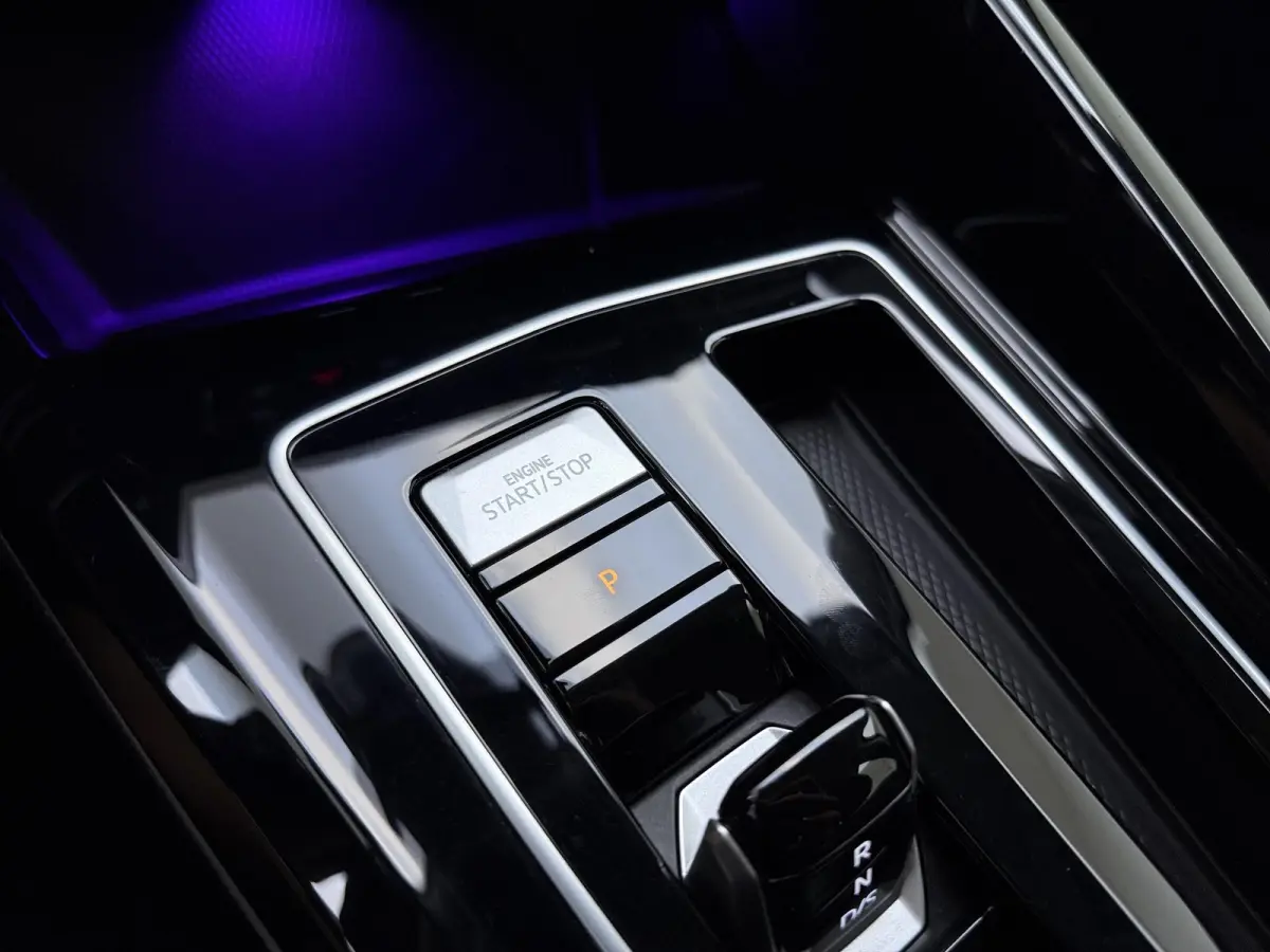 1.4 eHybrid Style | Apple Carplay / Android Auto | Alcantara Bekleding | Ergo Comfort Stoel |