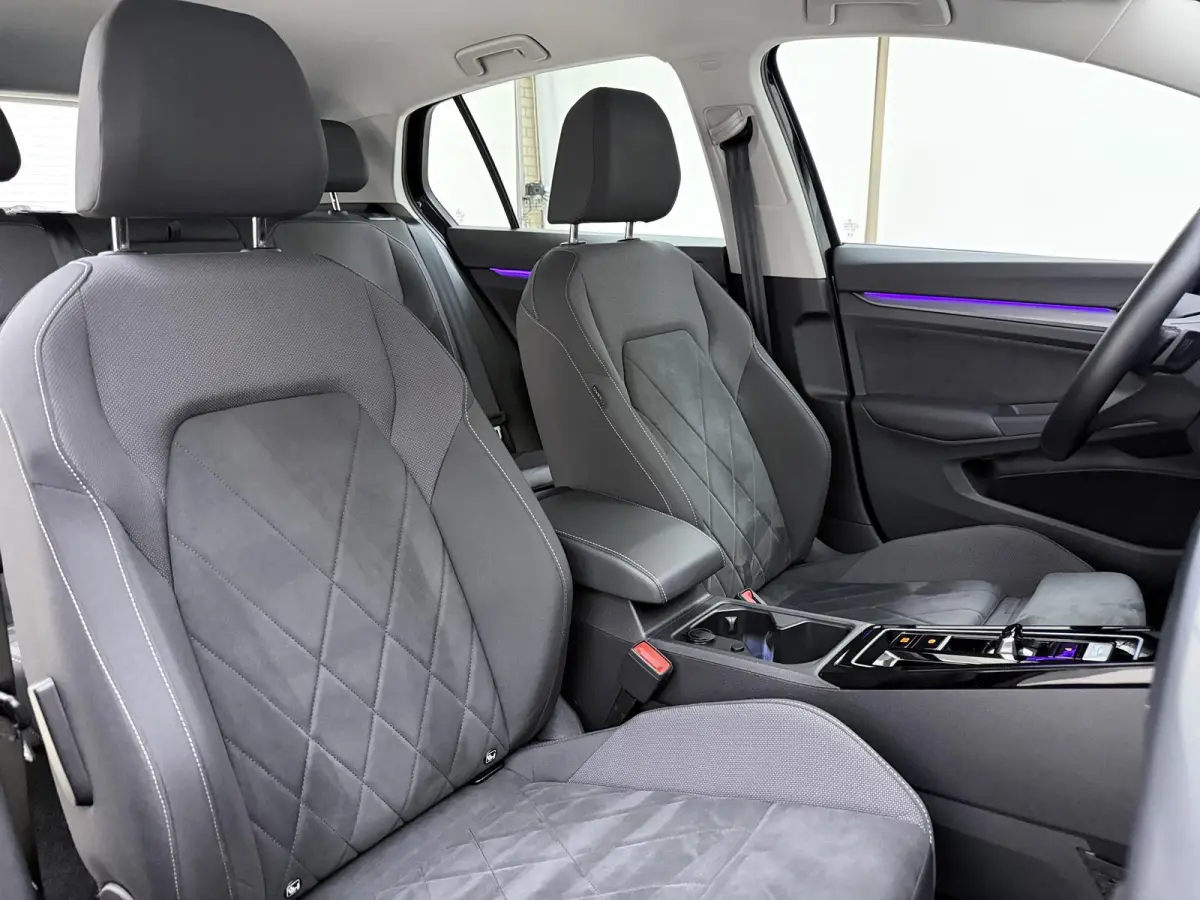 1.4 eHybrid Style | Apple Carplay / Android Auto | Alcantara Bekleding | Ergo Comfort Stoel |