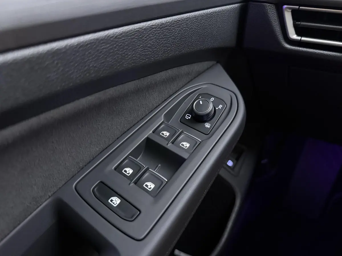 1.4 eHybrid Style | Apple Carplay / Android Auto | Alcantara Bekleding | Ergo Comfort Stoel |