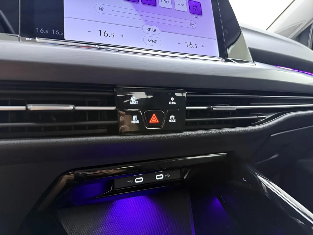 1.4 eHybrid Style | Apple Carplay / Android Auto | Alcantara Bekleding | Ergo Comfort Stoel |