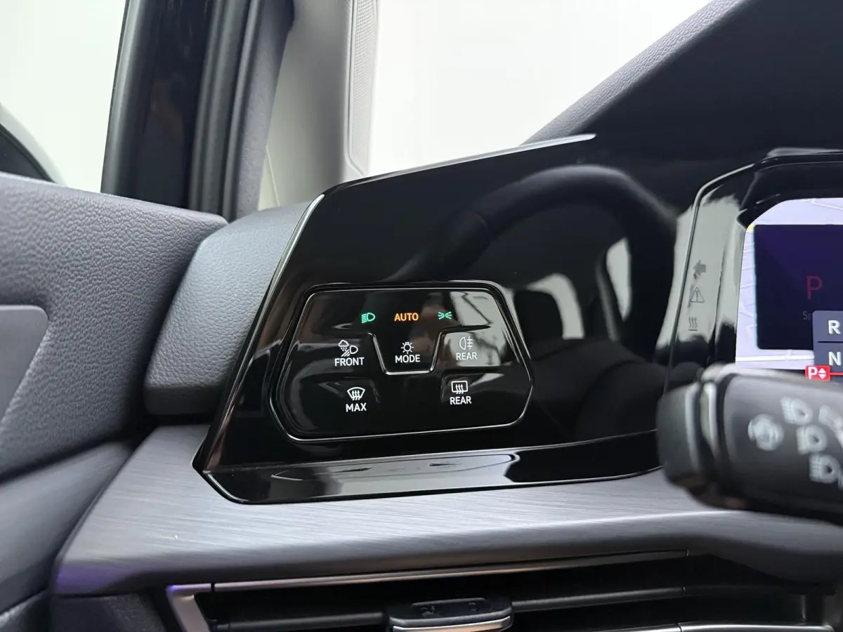 1.4 eHybrid Style | Apple Carplay / Android Auto | Alcantara Bekleding | Ergo Comfort Stoel |