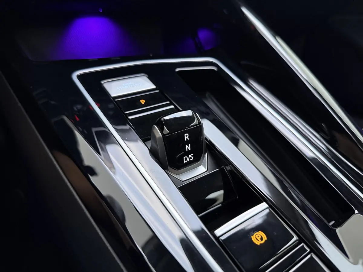 1.4 eHybrid Style | Apple Carplay / Android Auto | Alcantara Bekleding | Ergo Comfort Stoel |