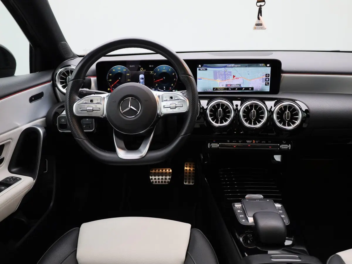 250 AMG Line | Automaat | Panoramadak | Apple CarPlay / Android Auto | Virtual Cockpit | Climate Control | Sfeer verlichting | Leder | DAB | Navigatie | Bluetooth | Camera | Stoel verwarming