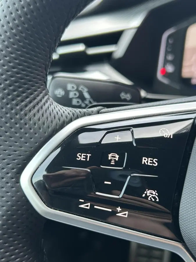 1.4 TSI eHybrid R-Line Business+