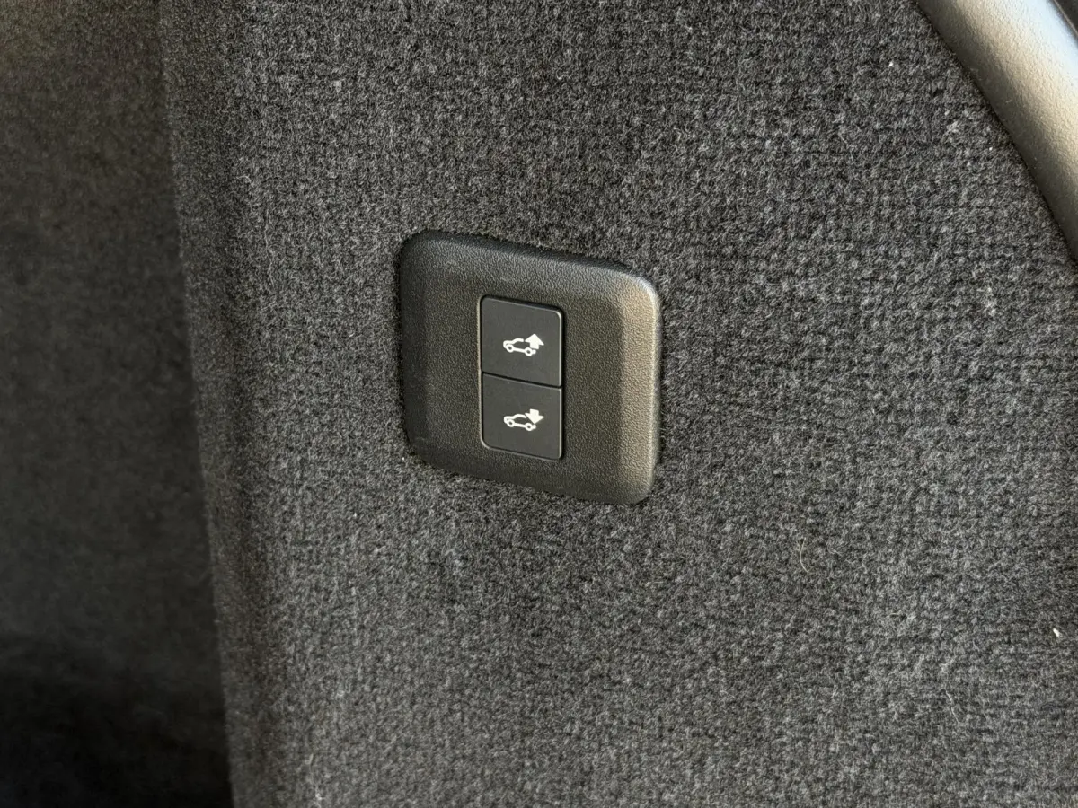 P400e HSE | NL-auto 1e eig. / volledige historie / Pano-Dak / Black Pack
