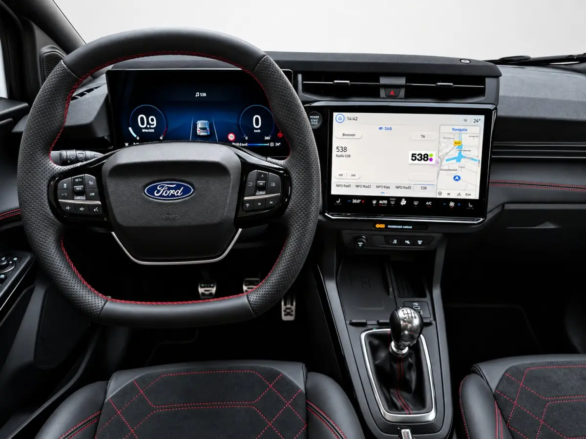 1.0 EcoBoost ST-Line X 125pk | Incl 5 jaar/100.000km Garantie | Panoramadak | Driver Assistance- & Winter Pack | Elekt. Achterklep |