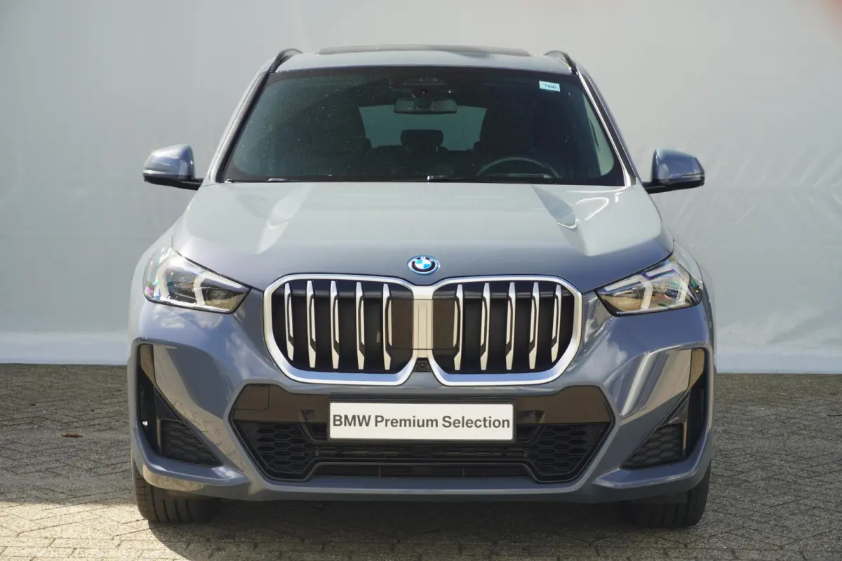 xDrive30e | M Sportpakket | Panoramadak | Trekhaak | Head-up Dislay | Harman Kardon | Elektrisch verstelbare stoelen | Driving Assistant Professional