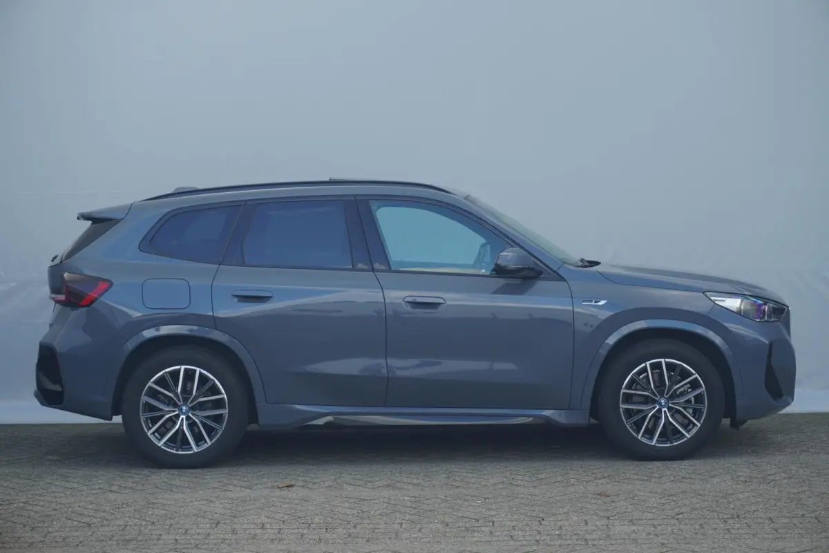 xDrive30e | M Sportpakket | Panoramadak | Trekhaak | Head-up Dislay | Harman Kardon | Elektrisch verstelbare stoelen | Driving Assistant Professional