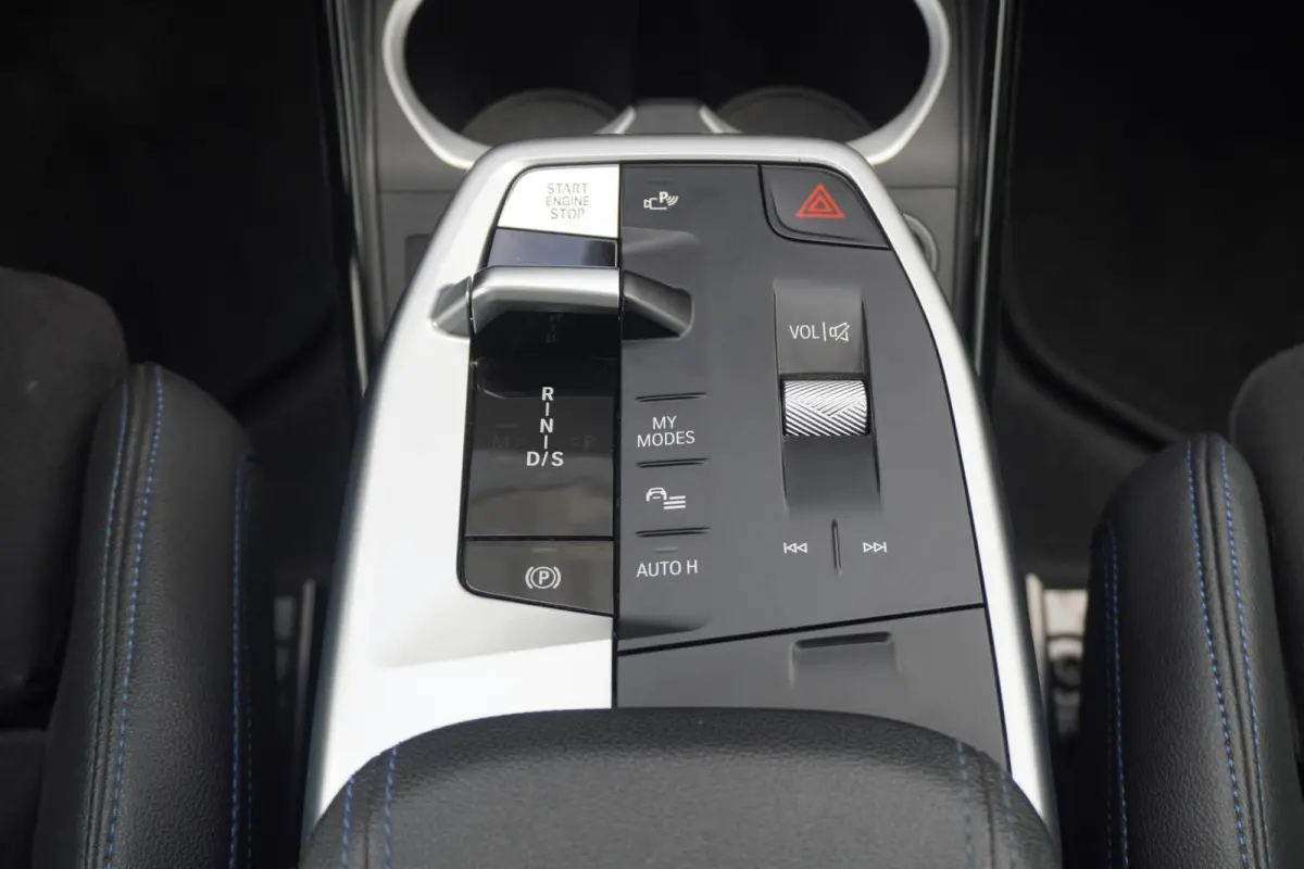xDrive30e | M Sportpakket | Panoramadak | Trekhaak | Head-up Dislay | Harman Kardon | Elektrisch verstelbare stoelen | Driving Assistant Professional