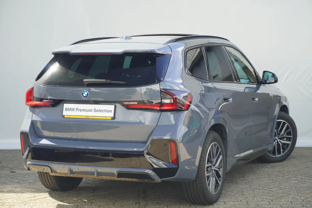 xDrive30e | M Sportpakket | Panoramadak | Trekhaak | Head-up Dislay | Harman Kardon | Elektrisch verstelbare stoelen | Driving Assistant Professional