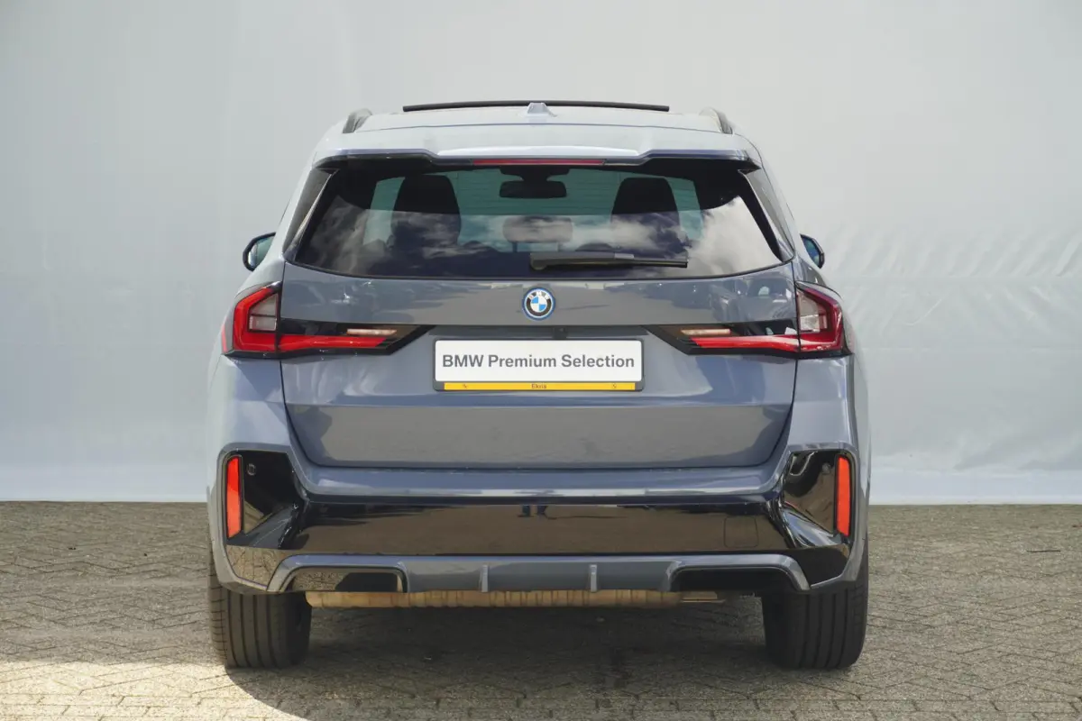xDrive30e | M Sportpakket | Panoramadak | Trekhaak | Head-up Dislay | Harman Kardon | Elektrisch verstelbare stoelen | Driving Assistant Professional