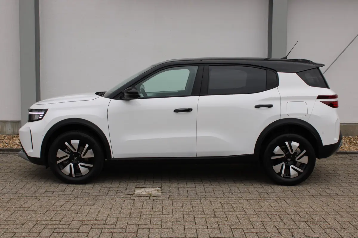 GS | 17" Lichtmetalen velgen in Zwart met 215/60 R17 banden | Achteruitrijcamera | Dode hoek waarschuwing