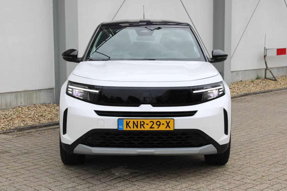 GS | 17" Lichtmetalen velgen in Zwart met 215/60 R17 banden | Achteruitrijcamera | Dode hoek waarschuwing