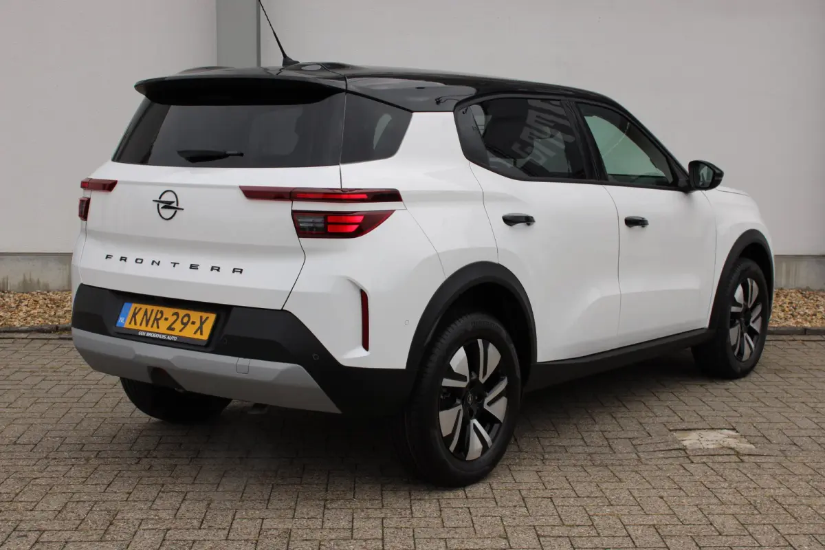 GS | 17" Lichtmetalen velgen in Zwart met 215/60 R17 banden | Achteruitrijcamera | Dode hoek waarschuwing