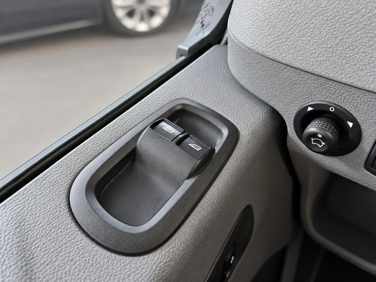 350 2.0 TDCI L3H1 Trend Open Laadbak Airco Cruise Control Trekhaak 3-zits