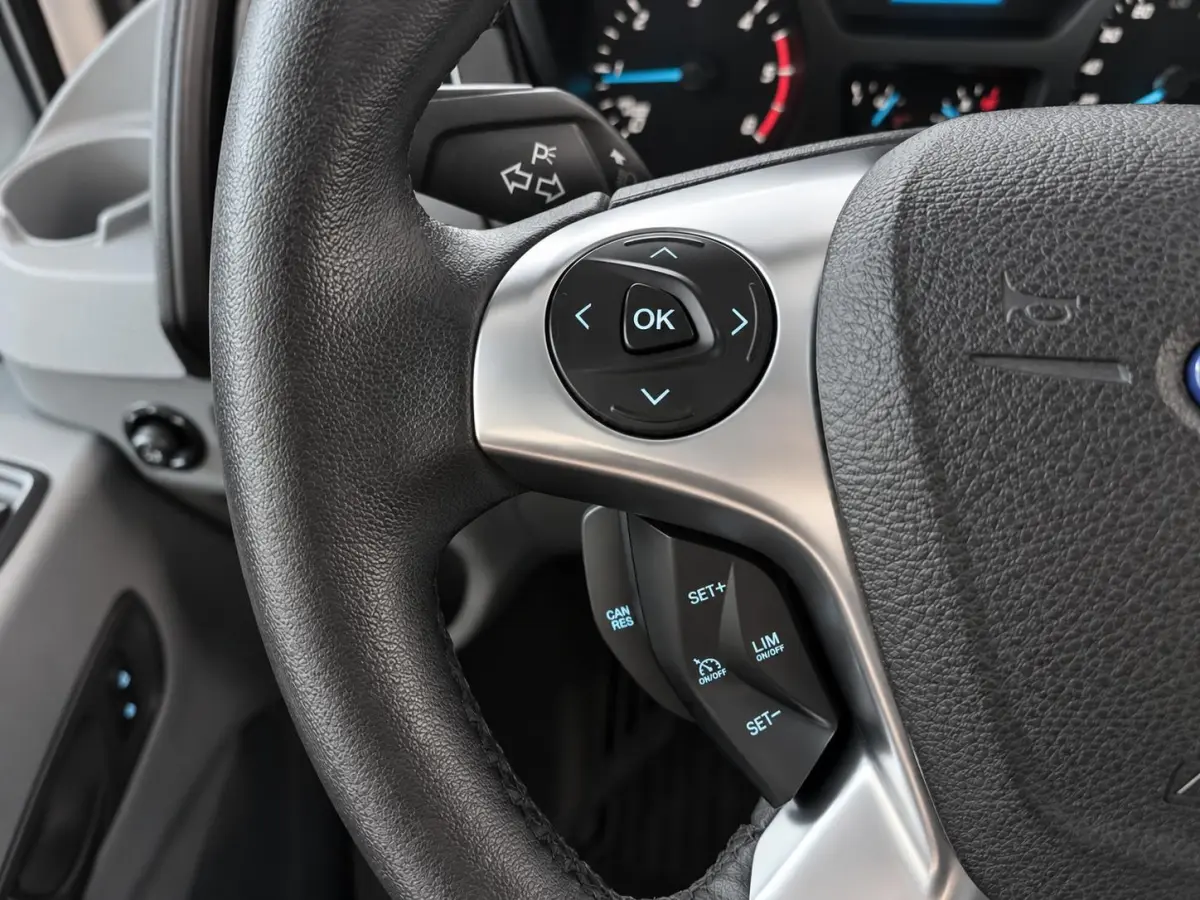 350 2.0 TDCI L3H1 Trend Open Laadbak Airco Cruise Control Trekhaak 3-zits