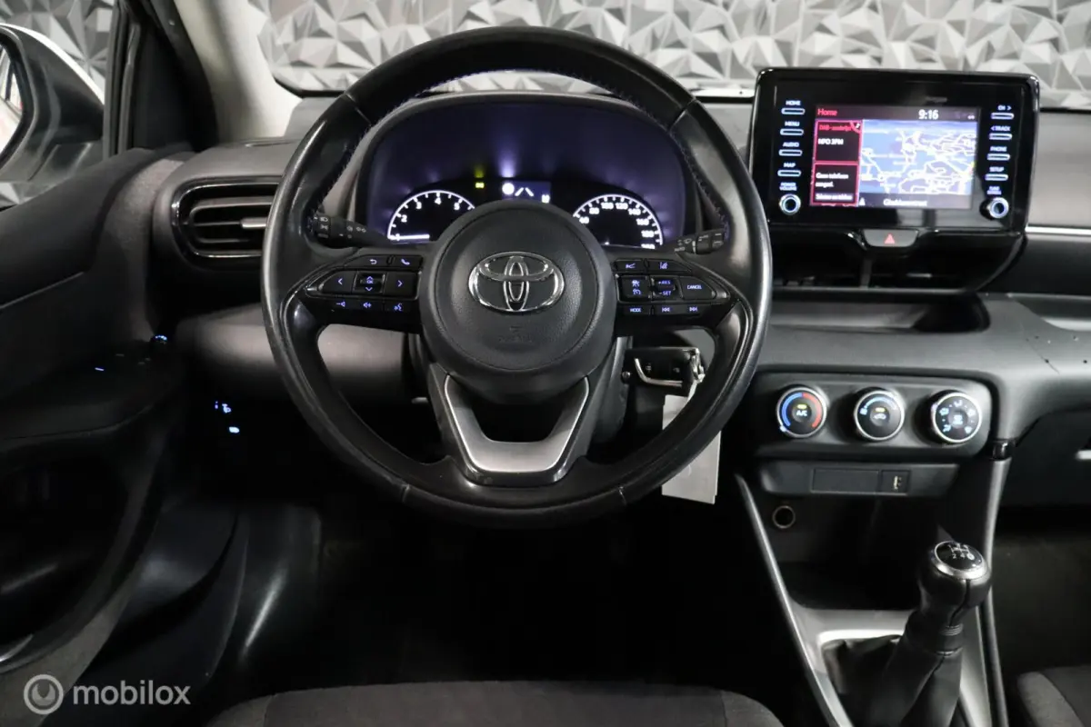 1.0 VVT-i Active | Keyless | Camera | Carplay |