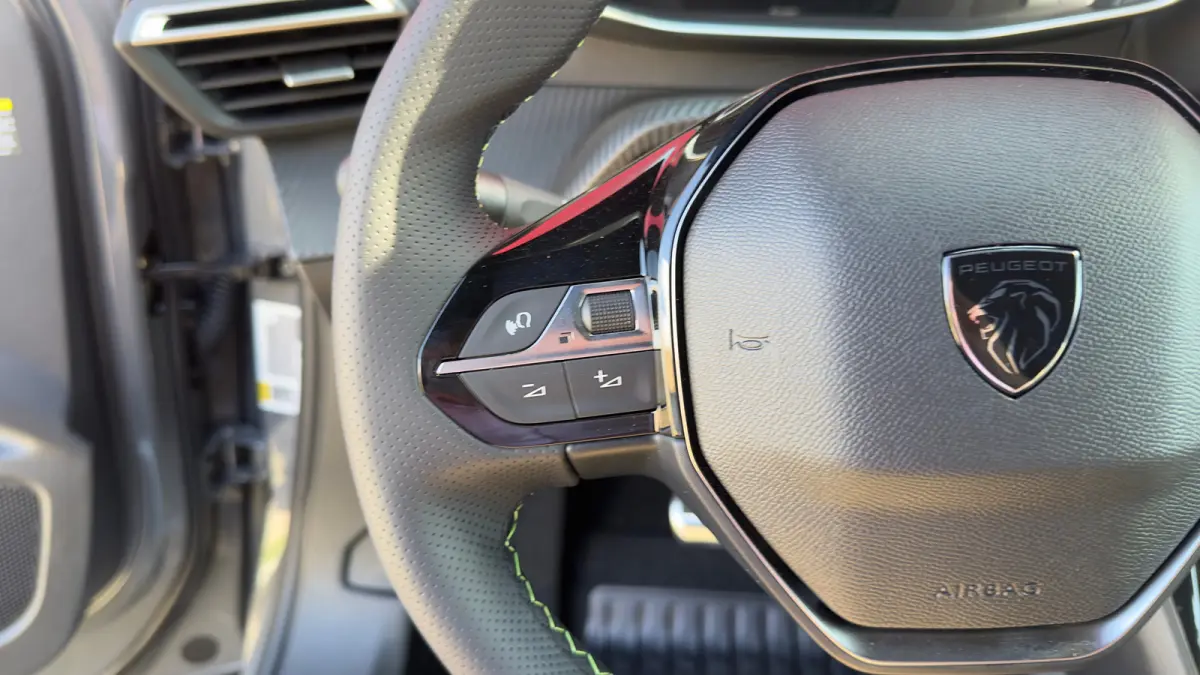 GT | Active Safety Brake met camera en radar (automatisch noodremsysteem) met Distance Alert (waarschuwing dreigende aanrijding) | Advanced Active Safety Brake met camera en radar | Climate 