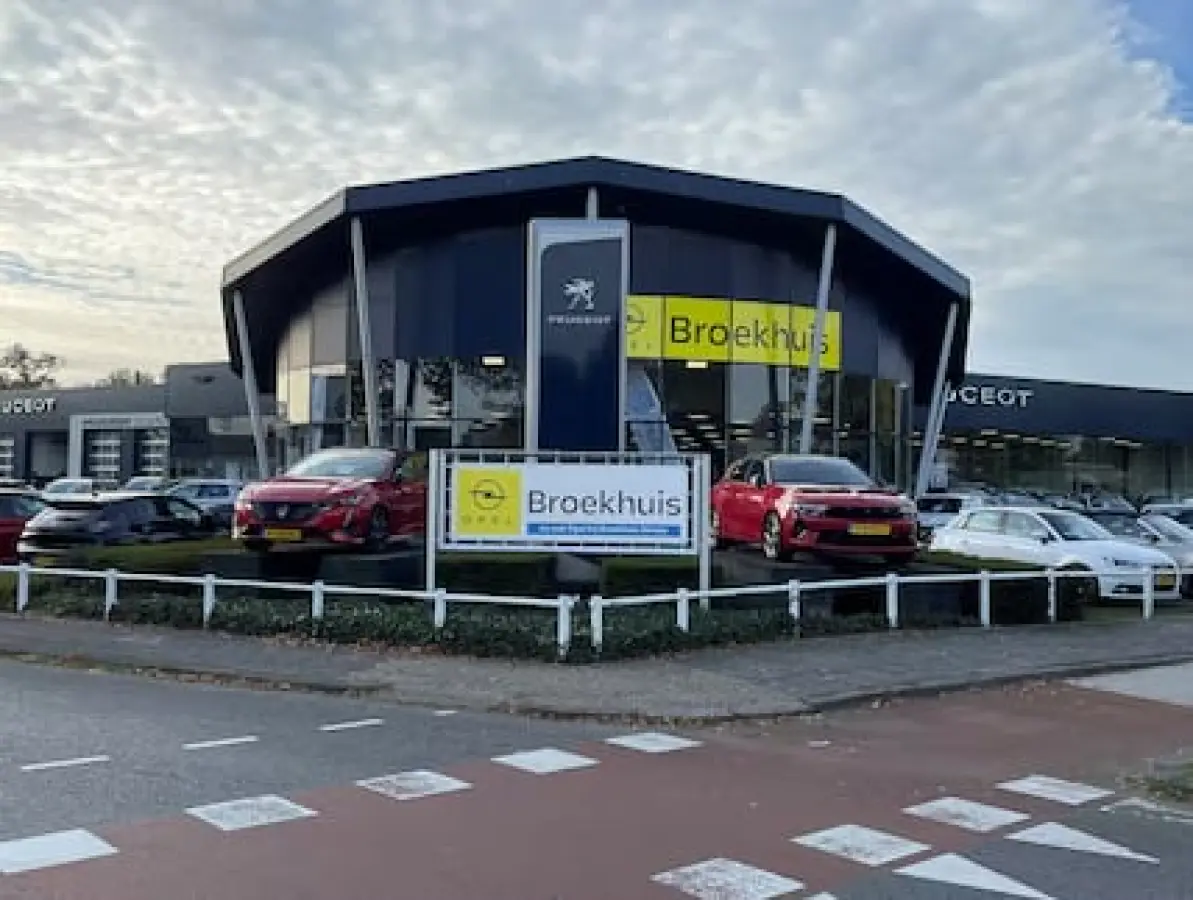 GS | 17" Lichtmetalen velgen in Zwart met 215/60 R17 banden | Achteruitrijcamera | Dode hoek waarschuwing