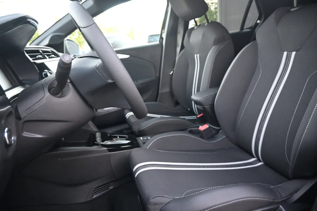 1.2 Hybrid GS | Dode hoek waarschuwing | Infotainment pakket | IntelliLux LED Matrix-verlichting, inclusief LED matrix koplampen met automatische niveauregeling, Automatisch grootlicht
