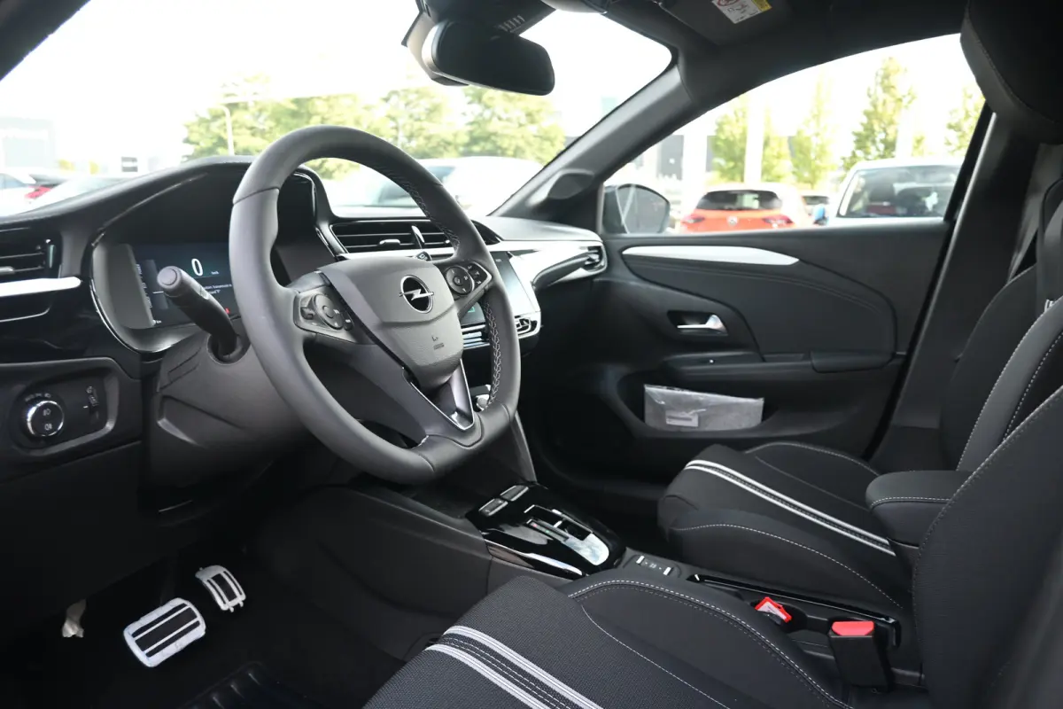 1.2 Hybrid GS | Dode hoek waarschuwing | Infotainment pakket | IntelliLux LED Matrix-verlichting, inclusief LED matrix koplampen met automatische niveauregeling, Automatisch grootlicht