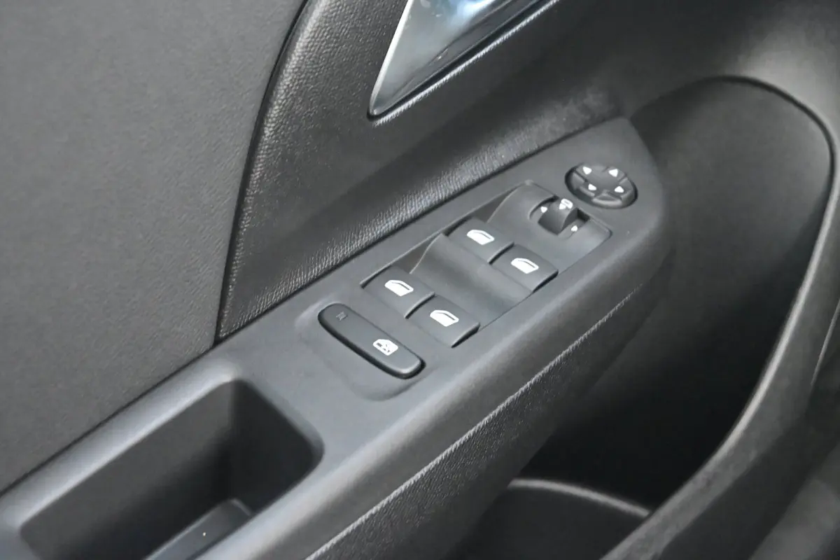 1.2 Hybrid GS | Dode hoek waarschuwing | Infotainment pakket | IntelliLux LED Matrix-verlichting, inclusief LED matrix koplampen met automatische niveauregeling, Automatisch grootlicht