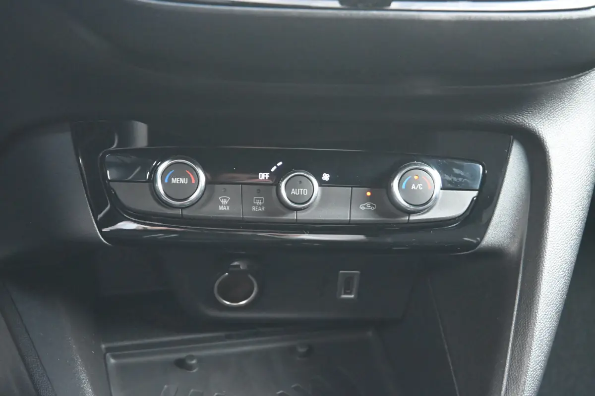 1.2 Hybrid GS | Dode hoek waarschuwing | Infotainment pakket | IntelliLux LED Matrix-verlichting, inclusief LED matrix koplampen met automatische niveauregeling, Automatisch grootlicht
