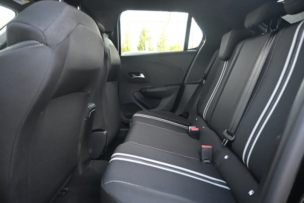 1.2 Hybrid GS | Dode hoek waarschuwing | Infotainment pakket | IntelliLux LED Matrix-verlichting, inclusief LED matrix koplampen met automatische niveauregeling, Automatisch grootlicht