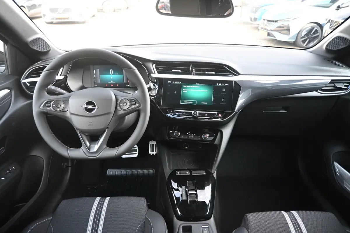 1.2 Hybrid GS | Dode hoek waarschuwing | Infotainment pakket | IntelliLux LED Matrix-verlichting, inclusief LED matrix koplampen met automatische niveauregeling, Automatisch grootlicht