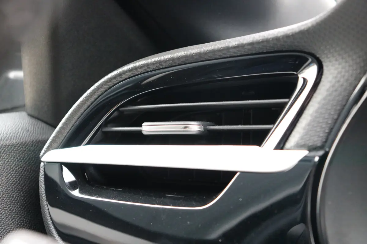 GS | Dode hoek waarschuwing | Infotainment pakket | LED koplampen met LED dagrijverlichting