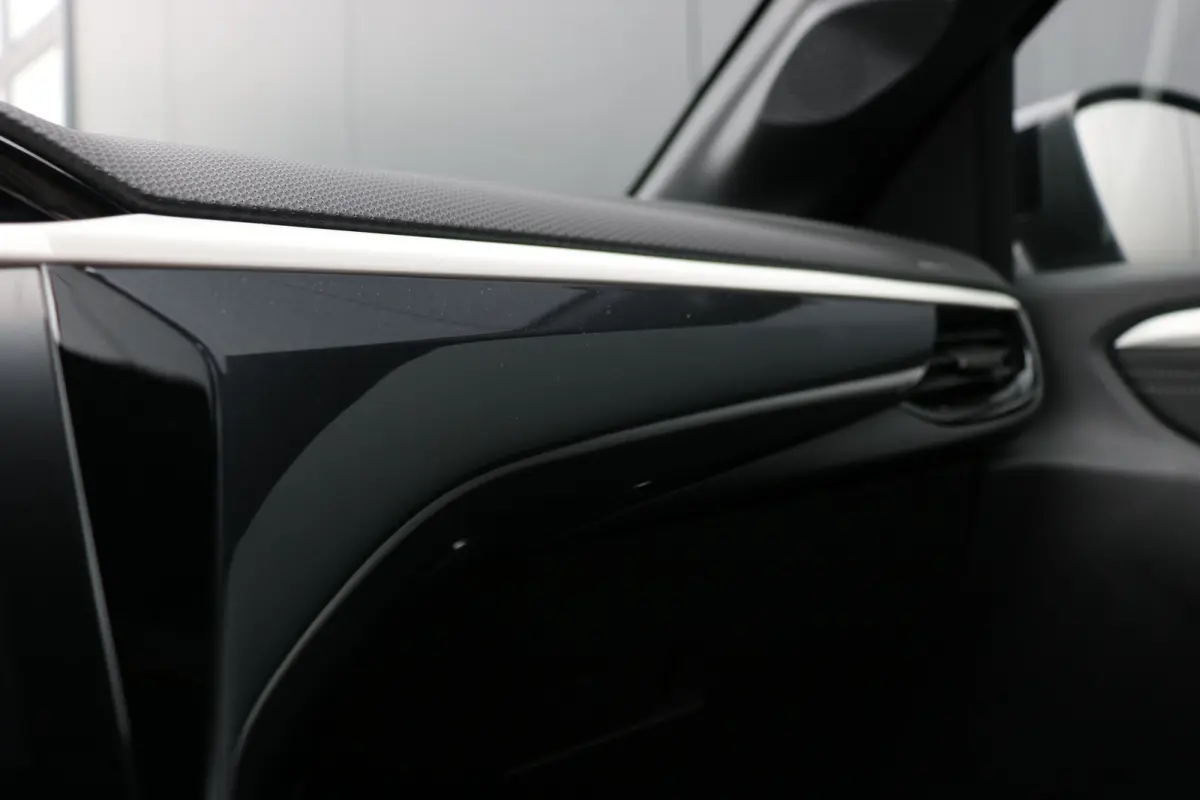 GS | Dode hoek waarschuwing | Infotainment pakket | LED koplampen met LED dagrijverlichting