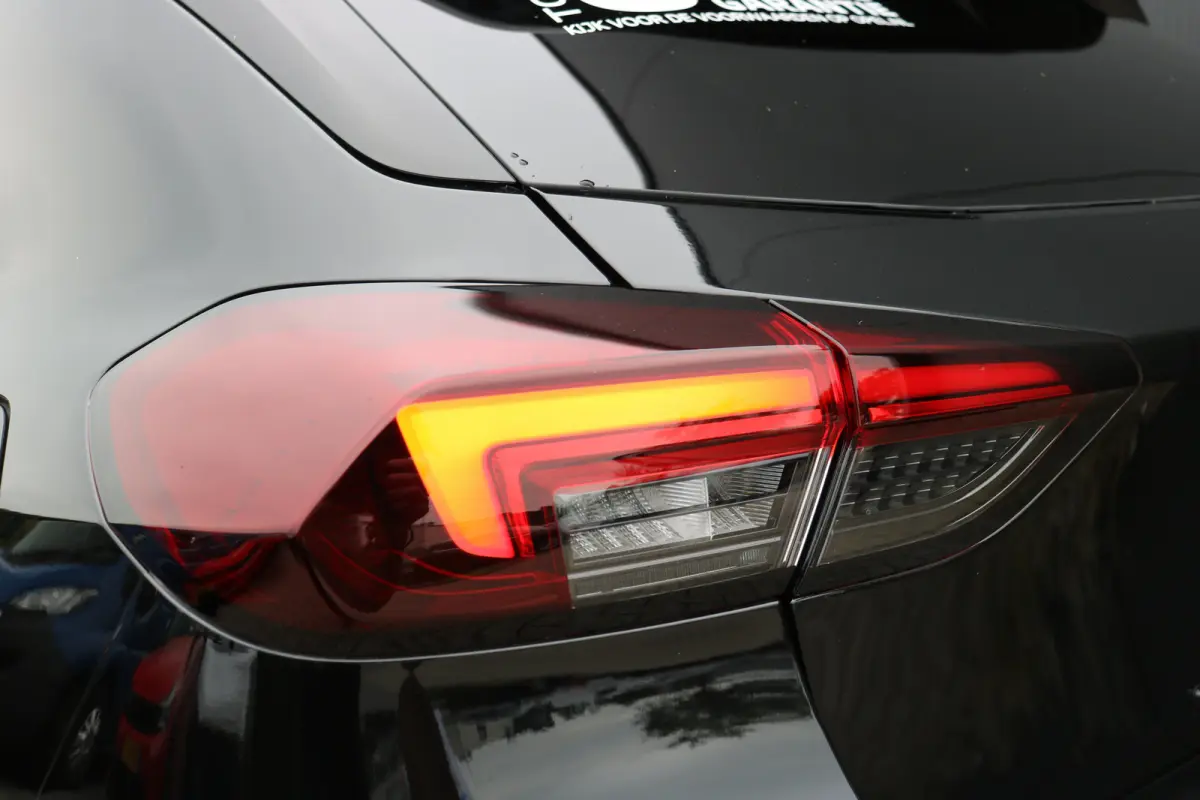 GS | Dode hoek waarschuwing | Infotainment pakket | LED koplampen met LED dagrijverlichting