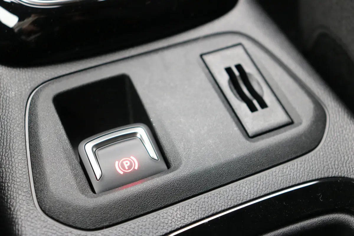 GS | Dode hoek waarschuwing | Infotainment pakket | LED koplampen met LED dagrijverlichting