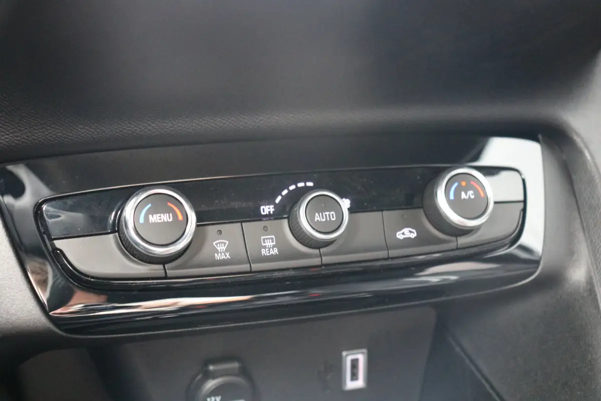 GS | Dode hoek waarschuwing | Infotainment pakket | LED koplampen met LED dagrijverlichting