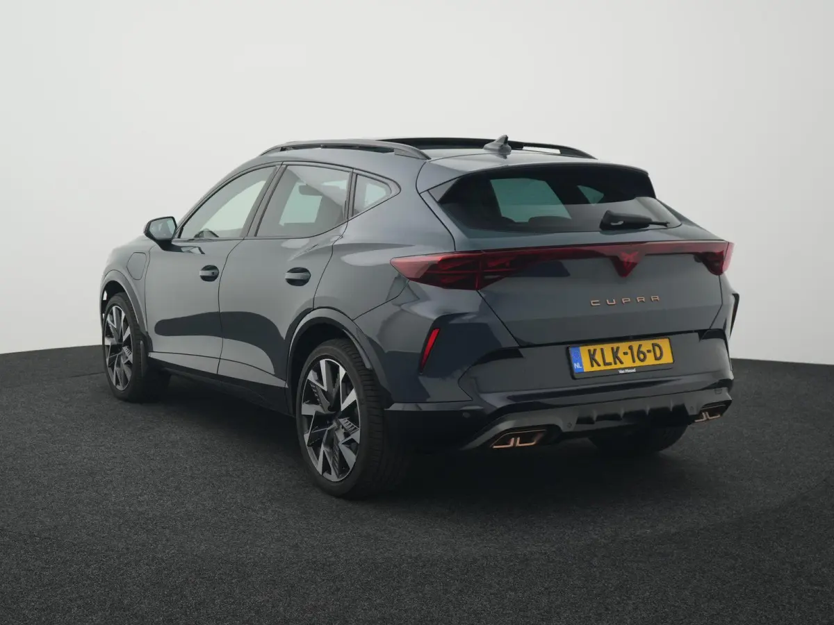 1.5 TSI e-Hybrid VZ Performance AUTOMAAT | PANORAMADAK | WEGKLAPBARE TREKHAAK | ADAPTIEVE CRUISE | SFEERVERLICHTING | ELEKTRISCHE STOEL | 272 PK | STOEL & STUURVERWARMING | CAMERA | NAVIGATI