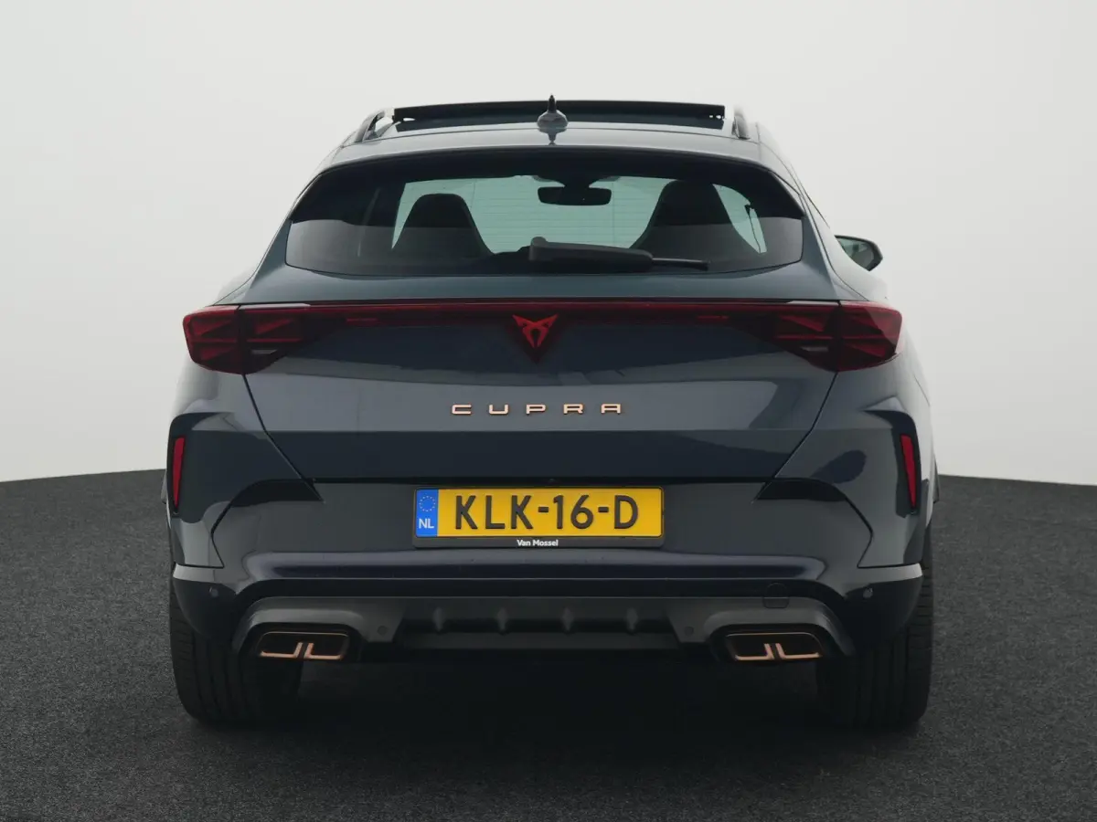1.5 TSI e-Hybrid VZ Performance AUTOMAAT | PANORAMADAK | WEGKLAPBARE TREKHAAK | ADAPTIEVE CRUISE | SFEERVERLICHTING | ELEKTRISCHE STOEL | 272 PK | STOEL & STUURVERWARMING | CAMERA | NAVIGATI