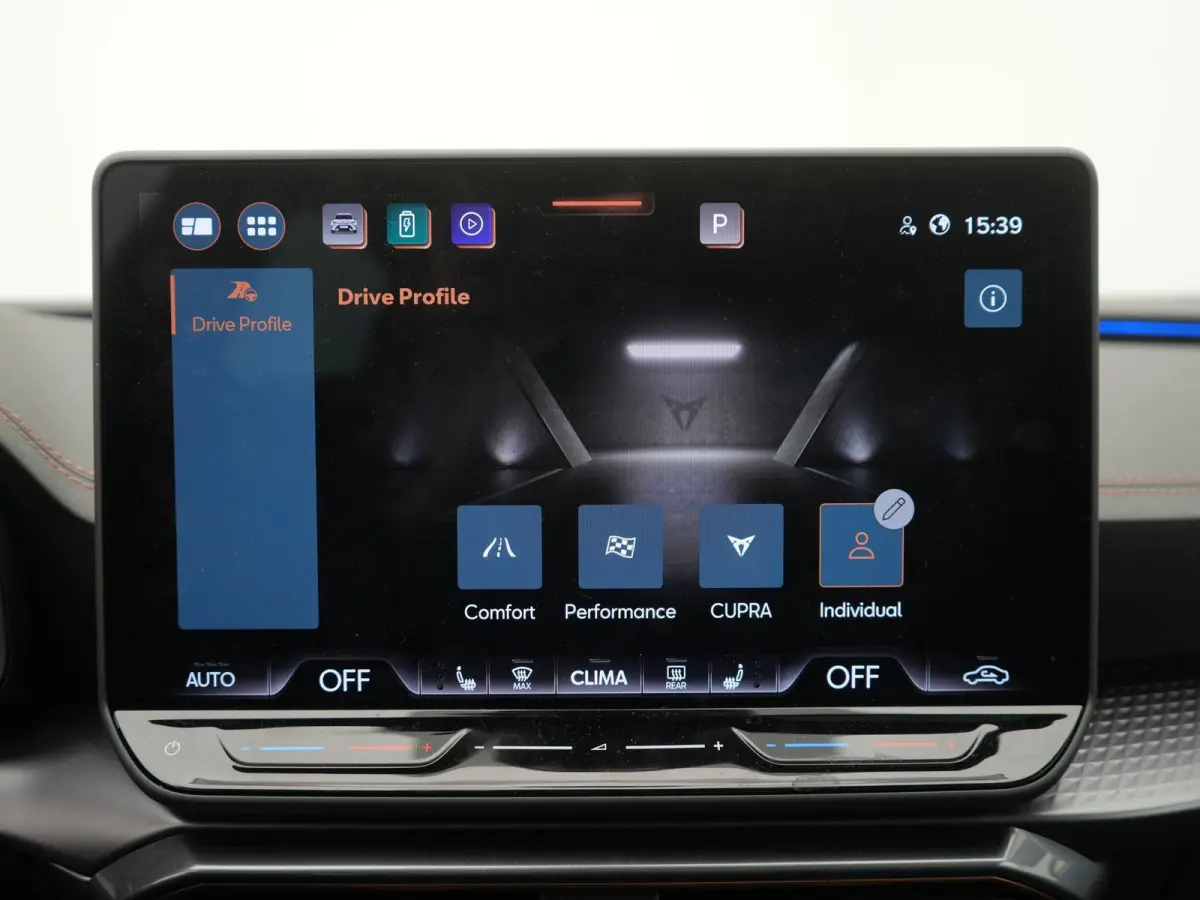 1.5 TSI e-Hybrid VZ Performance AUTOMAAT | PANORAMADAK | WEGKLAPBARE TREKHAAK | ADAPTIEVE CRUISE | SFEERVERLICHTING | ELEKTRISCHE STOEL | 272 PK | STOEL & STUURVERWARMING | CAMERA | NAVIGATI