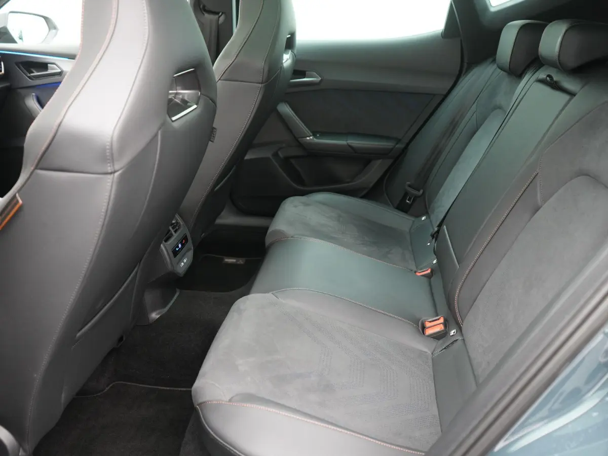 1.5 TSI e-Hybrid VZ Performance AUTOMAAT | PANORAMADAK | WEGKLAPBARE TREKHAAK | ADAPTIEVE CRUISE | SFEERVERLICHTING | ELEKTRISCHE STOEL | 272 PK | STOEL & STUURVERWARMING | CAMERA | NAVIGATI