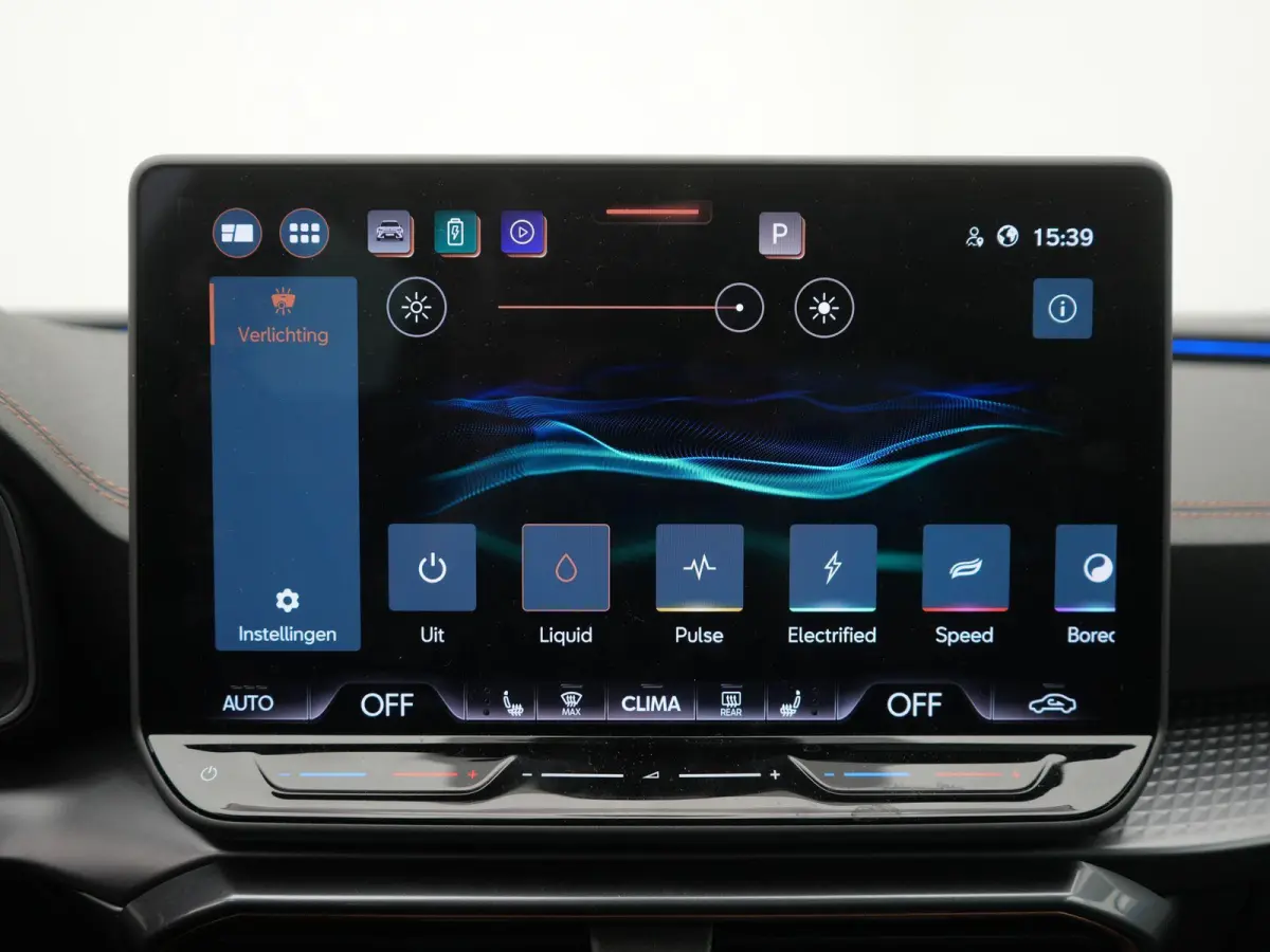 1.5 TSI e-Hybrid VZ Performance AUTOMAAT | PANORAMADAK | WEGKLAPBARE TREKHAAK | ADAPTIEVE CRUISE | SFEERVERLICHTING | ELEKTRISCHE STOEL | 272 PK | STOEL & STUURVERWARMING | CAMERA | NAVIGATI