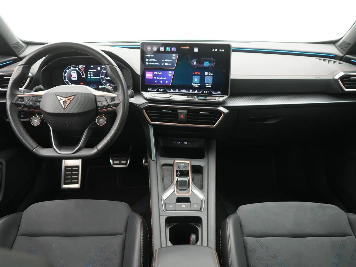 1.5 TSI e-Hybrid VZ Performance AUTOMAAT | PANORAMADAK | WEGKLAPBARE TREKHAAK | ADAPTIEVE CRUISE | SFEERVERLICHTING | ELEKTRISCHE STOEL | 272 PK | STOEL & STUURVERWARMING | CAMERA | NAVIGATI