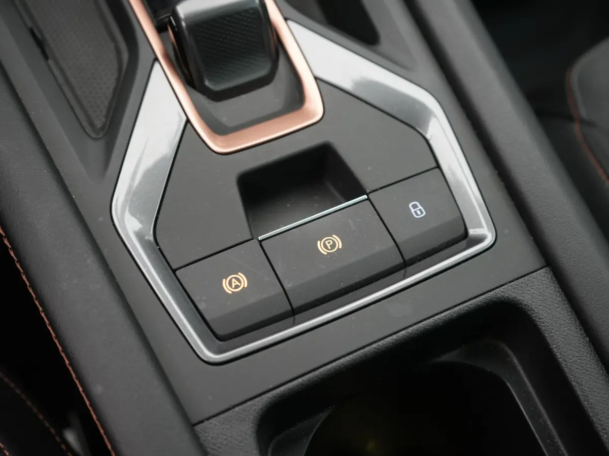 1.5 TSI e-Hybrid VZ Performance AUTOMAAT | PANORAMADAK | WEGKLAPBARE TREKHAAK | ADAPTIEVE CRUISE | SFEERVERLICHTING | ELEKTRISCHE STOEL | 272 PK | STOEL & STUURVERWARMING | CAMERA | NAVIGATI