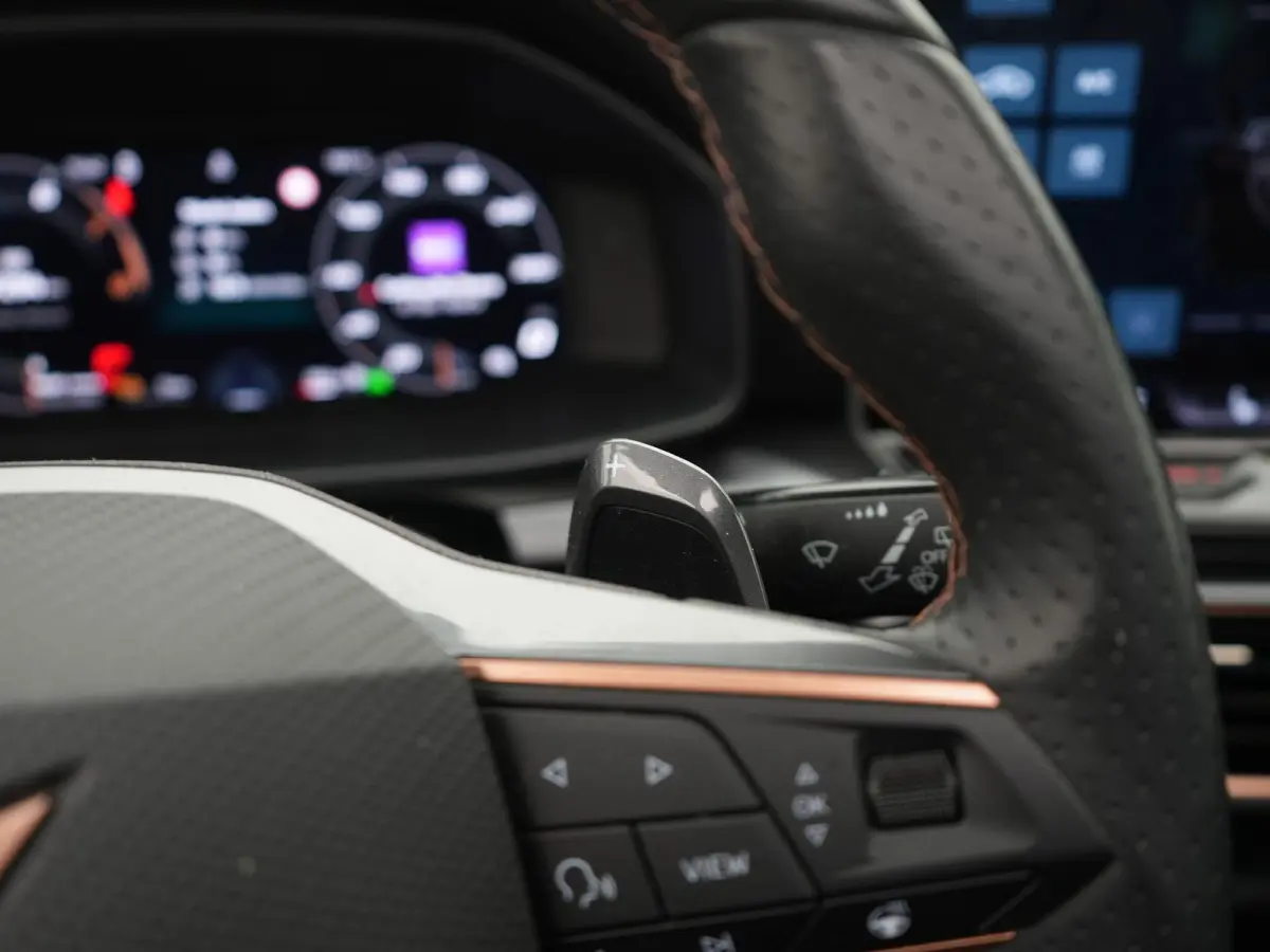 1.5 TSI e-Hybrid VZ Performance AUTOMAAT | PANORAMADAK | WEGKLAPBARE TREKHAAK | ADAPTIEVE CRUISE | SFEERVERLICHTING | ELEKTRISCHE STOEL | 272 PK | STOEL & STUURVERWARMING | CAMERA | NAVIGATI