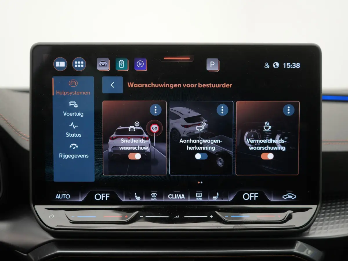 1.5 TSI e-Hybrid VZ Performance AUTOMAAT | PANORAMADAK | WEGKLAPBARE TREKHAAK | ADAPTIEVE CRUISE | SFEERVERLICHTING | ELEKTRISCHE STOEL | 272 PK | STOEL & STUURVERWARMING | CAMERA | NAVIGATI