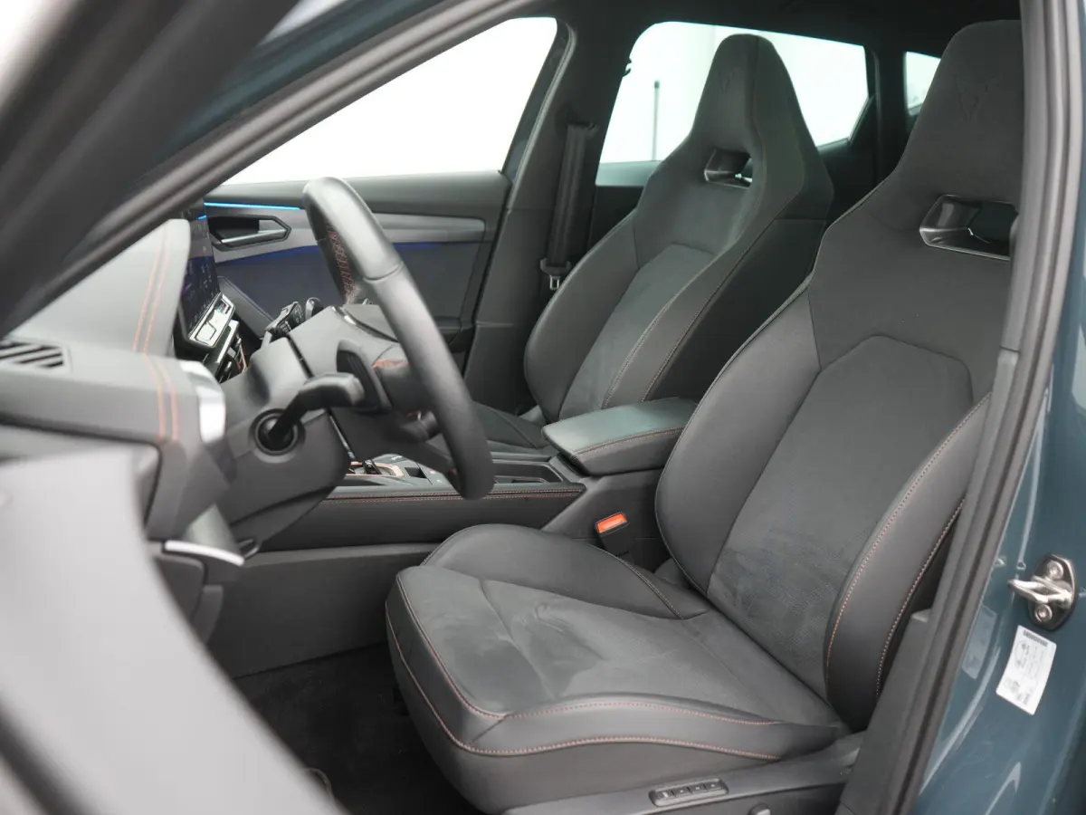 1.5 TSI e-Hybrid VZ Performance AUTOMAAT | PANORAMADAK | WEGKLAPBARE TREKHAAK | ADAPTIEVE CRUISE | SFEERVERLICHTING | ELEKTRISCHE STOEL | 272 PK | STOEL & STUURVERWARMING | CAMERA | NAVIGATI
