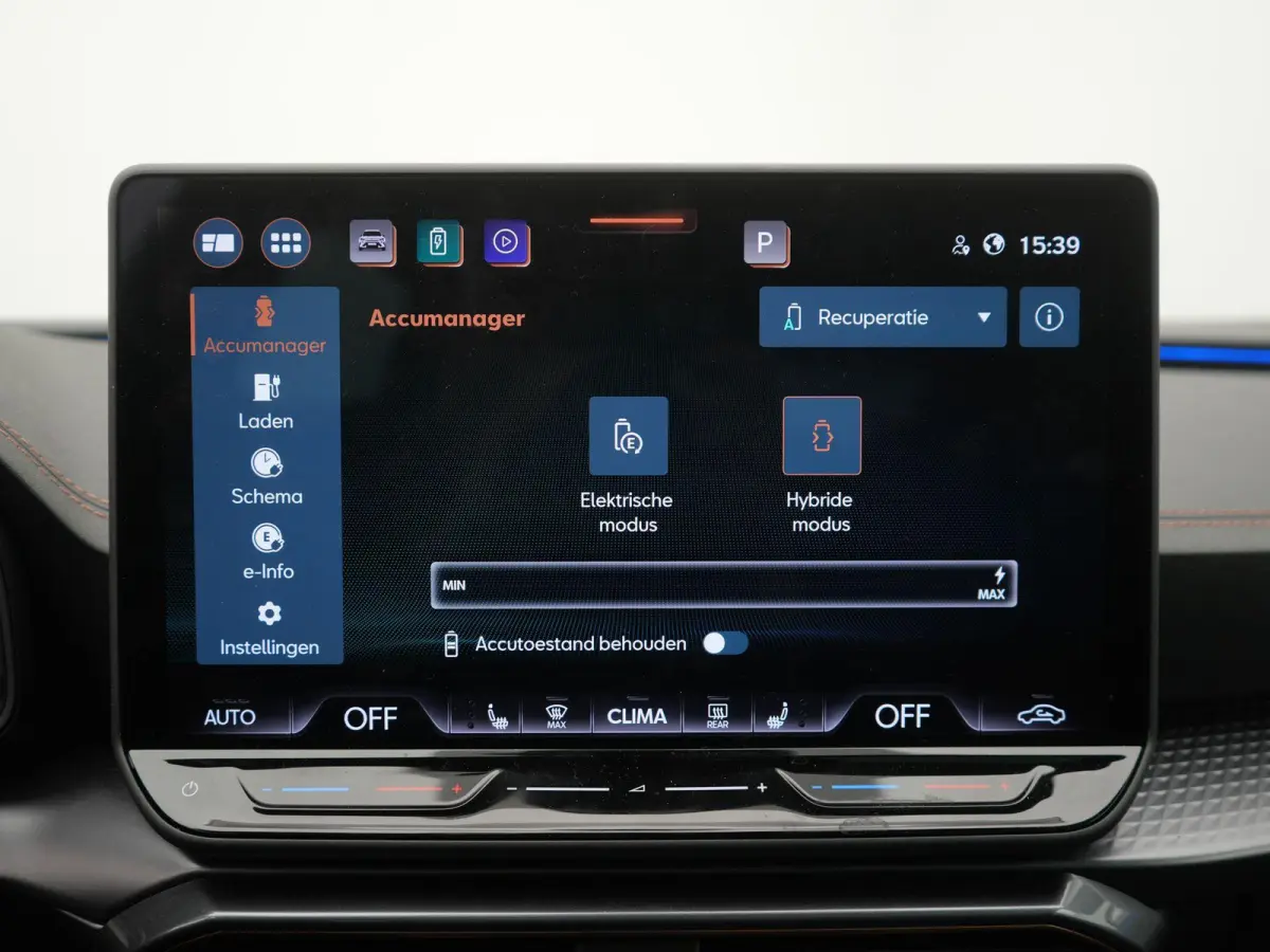 1.5 TSI e-Hybrid VZ Performance AUTOMAAT | PANORAMADAK | WEGKLAPBARE TREKHAAK | ADAPTIEVE CRUISE | SFEERVERLICHTING | ELEKTRISCHE STOEL | 272 PK | STOEL & STUURVERWARMING | CAMERA | NAVIGATI