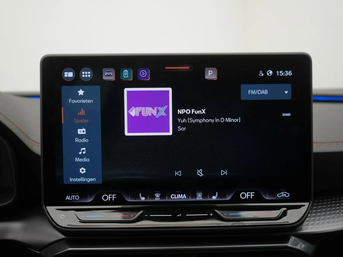 1.5 TSI e-Hybrid VZ Performance AUTOMAAT | PANORAMADAK | WEGKLAPBARE TREKHAAK | ADAPTIEVE CRUISE | SFEERVERLICHTING | ELEKTRISCHE STOEL | 272 PK | STOEL & STUURVERWARMING | CAMERA | NAVIGATI