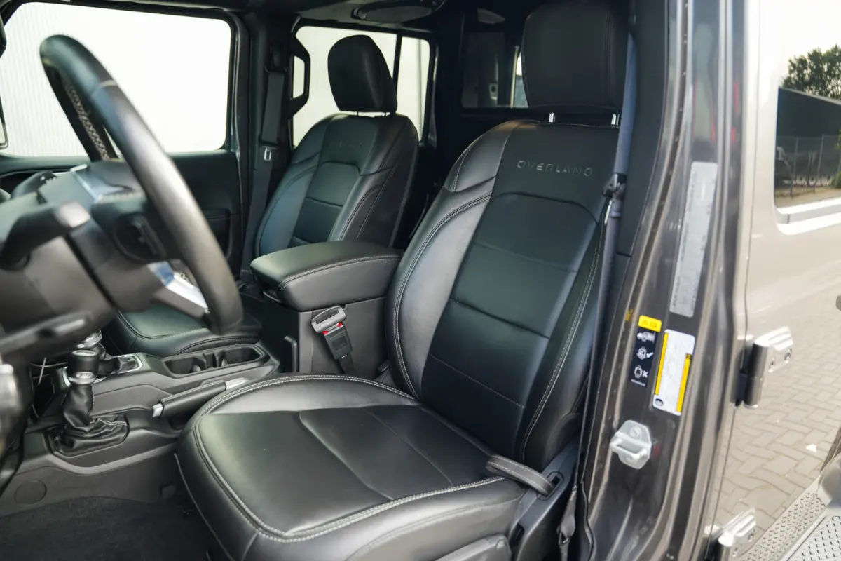 Overland 3.0 CRD 264 pk 4x4 / BTW-auto/ ACC/ Grijs-Kenteken/ Full-Options/ Leder/ Stoel.Verw/ Stuur.Verw/ Keyless/ Camera/ Apple-Carplay/