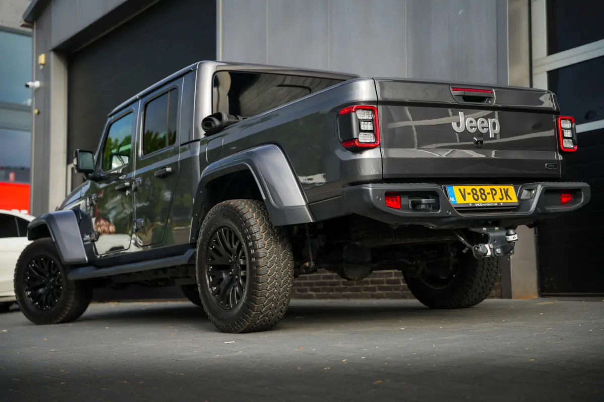 Overland 3.0 CRD 264 pk 4x4 / BTW-auto/ ACC/ Grijs-Kenteken/ Full-Options/ Leder/ Stoel.Verw/ Stuur.Verw/ Keyless/ Camera/ Apple-Carplay/