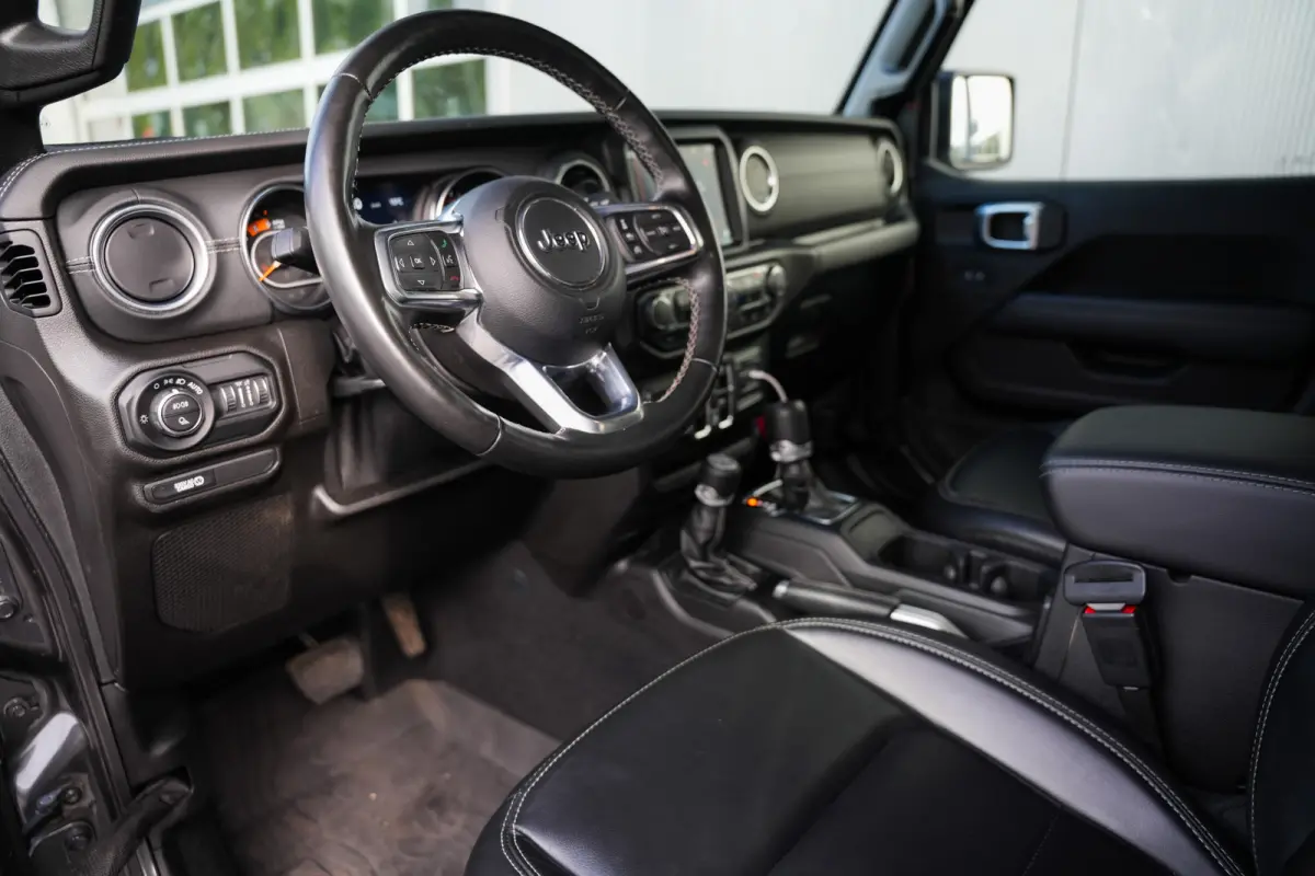 Overland 3.0 CRD 264 pk 4x4 / BTW-auto/ ACC/ Grijs-Kenteken/ Full-Options/ Leder/ Stoel.Verw/ Stuur.Verw/ Keyless/ Camera/ Apple-Carplay/