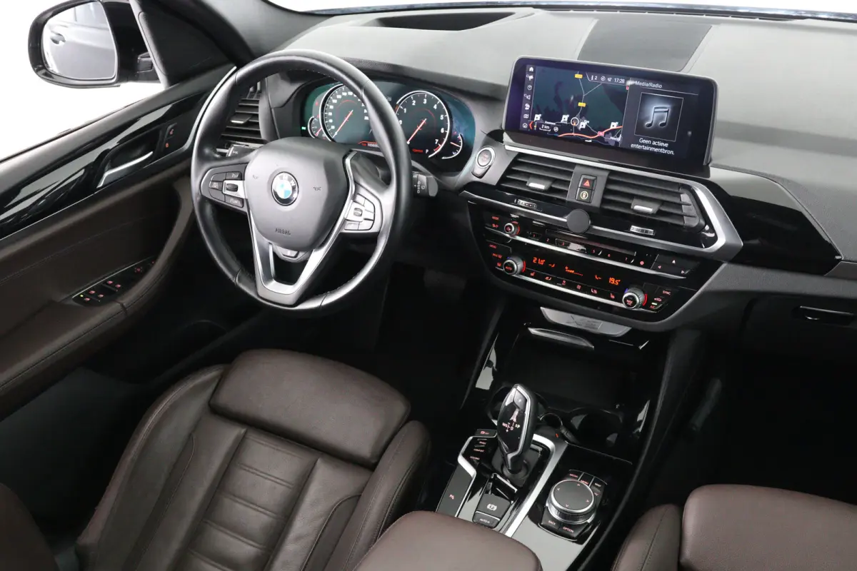 sDrive20i Launch Edition High Executive | Dealer Onderhouden! | Open Dak | Leder | Stuur/Stoelverwamring | LED | Camera | HUD | Clima | Navi | Cruis Control | 20 Inch LMV